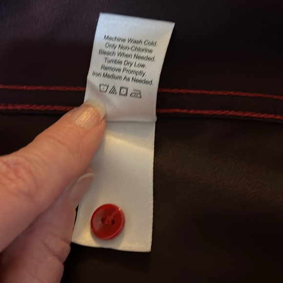 Perfect color for the upcoming Holiday Season, a warm rich red - Picture 7 of 8